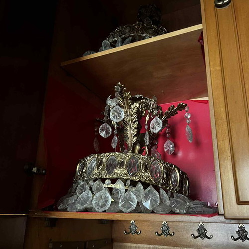 Crystal antique chandelier used with elegance and grandeur