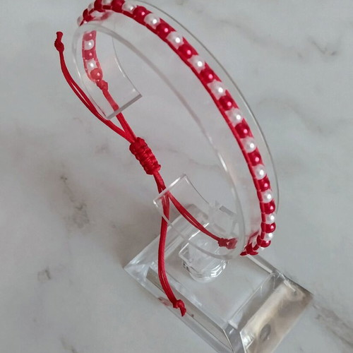 Martaki macrame bracelet with pearls made to order, white and red