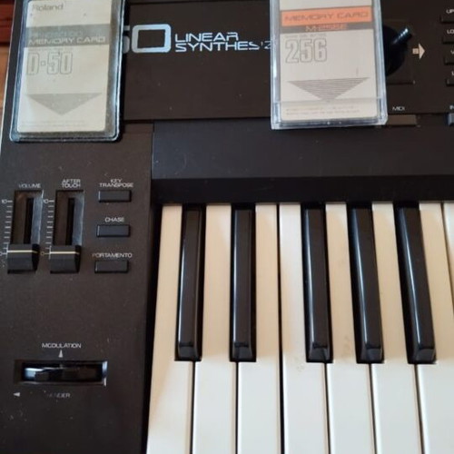 Roland D-50 Linear Synthesizer like new, vintage 80s iconic sound