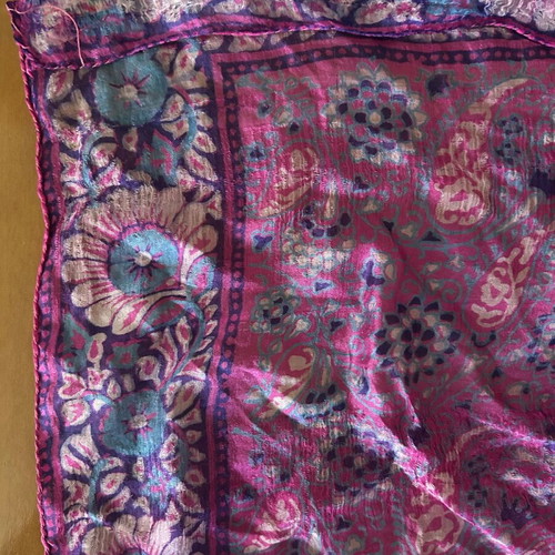 Scarf with paisley pattern like new, pink and purple
