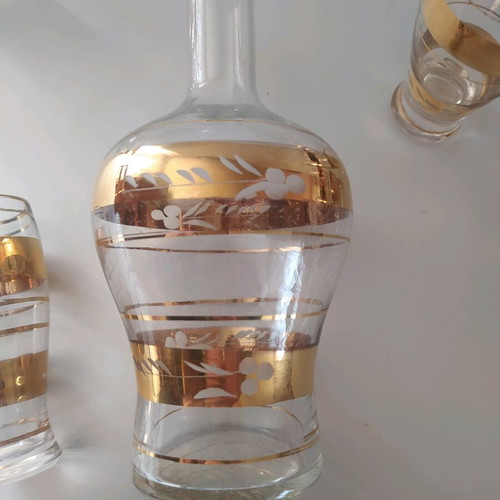 Drink set used with gold leaf and hand-engraved designs