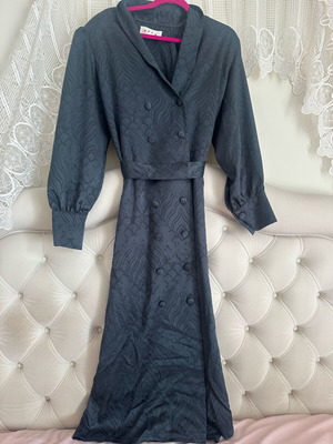 Karavan dress like new, size medium, with nice sleeves