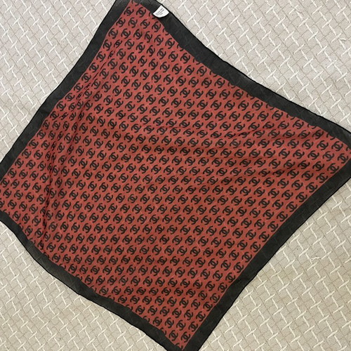 Scarf used, black and red