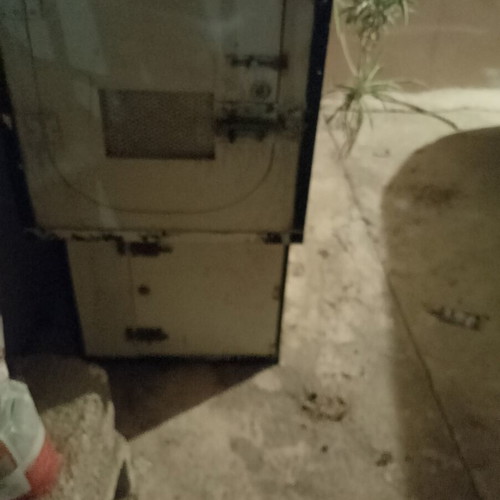 Pet carrier like new, plywood double top and bottom