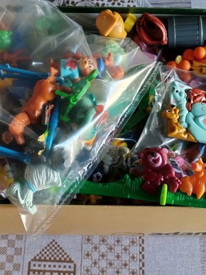 Διάφορα αυγά Kinder Surprise μεταχειρισμένα, περίπου 100 κομμάτια, δεκαετίας 90