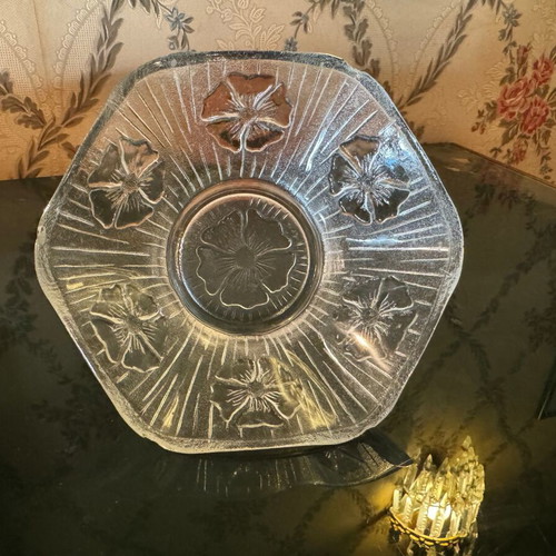 Crystal fondue pot like new with symmetrical flower patterns and wavy wall