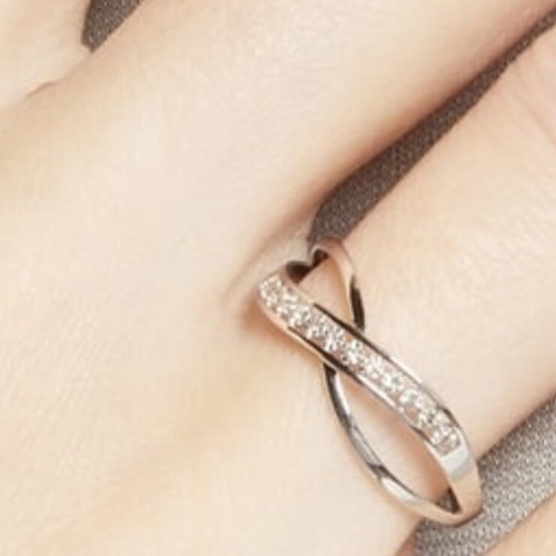 Diamond ring 375 white gold No52 with diamonds