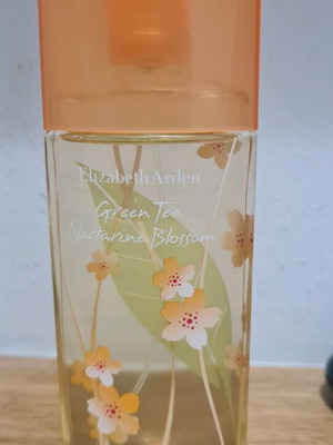 Elizabeth Arden perfume 100ml new with green tea and nectarine