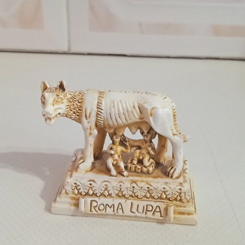Table decorative souvenir Roma Lupa like new