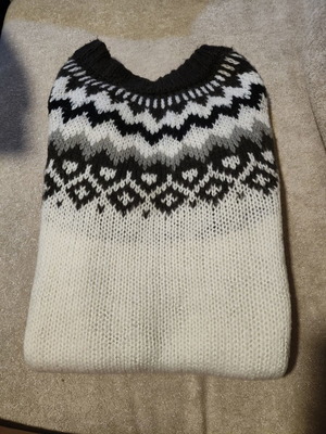 Bershka pullover knitwear size S used, white and brown