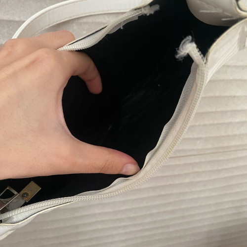 White simple shoulder bag used