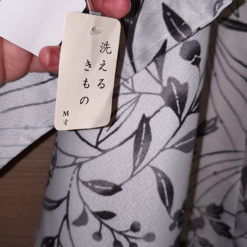 Authentic Japanese women's kimono new with tags, size M, floral design