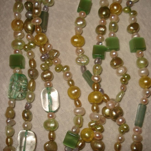 Folli Follie women's necklace with multicolored pearls 250cm like new