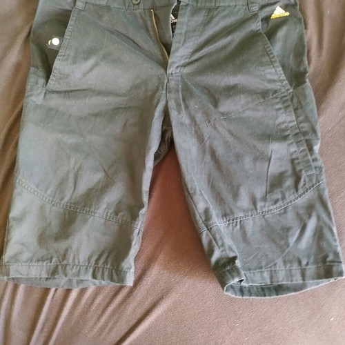 Adidas Bermuda medium size like new, black