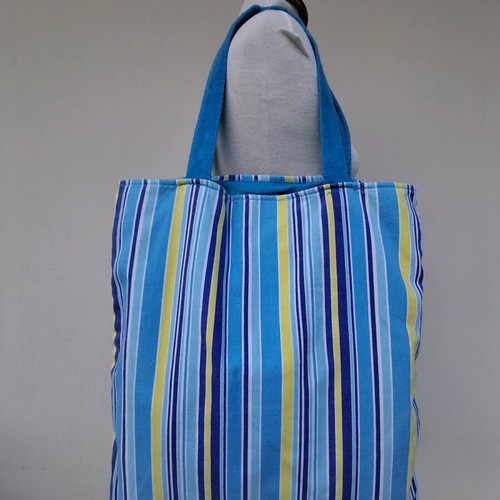 Beach bag like new, shoulder type, blue and yellow
