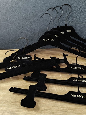 Valentino Κρεμάστρες ρούχων μεταχειρισμένες, σετ 9, μαύρες βελούδινες