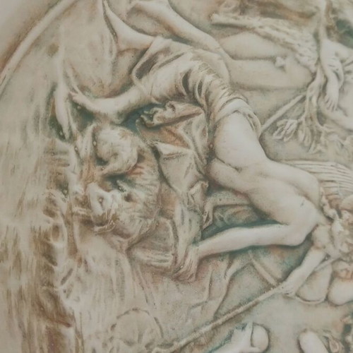 Decorative plate with ancient design like new, base from Italy