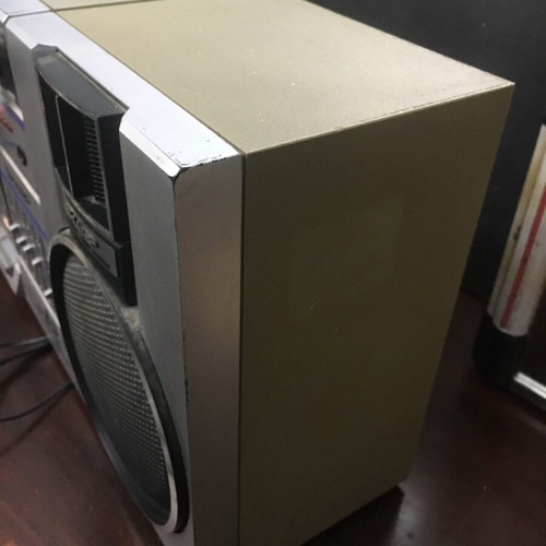 Sharp GF A2 Boombox used, radio functional, detachable speakers