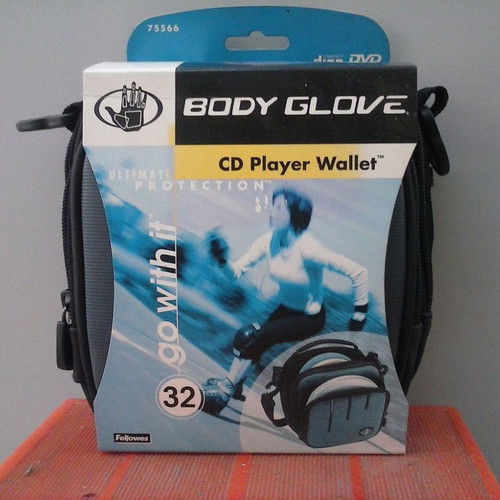 CD Player 32 CD Bag Fellowes new with shoulder strap and handle