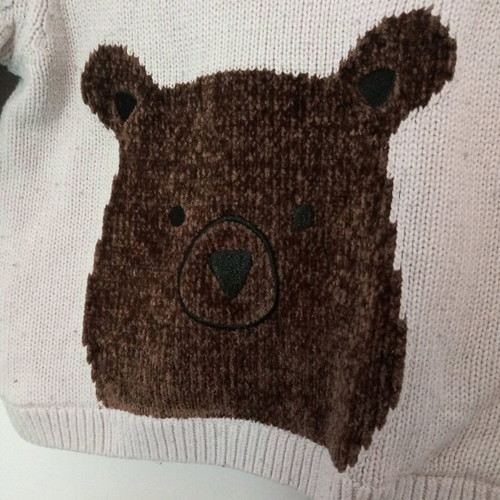 White sweater with bear 73 cm 6-9 months used, very warm