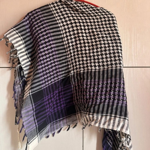 Scarf like new, white and purple