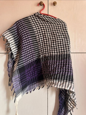Scarf like new, white and purple