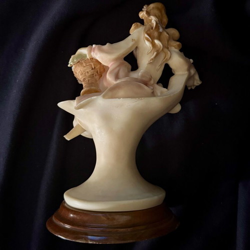Vintage figurine "Lady with Flowers" style Giuseppe Armani like new