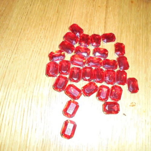 Set of 30 decorative red sewing stones like new
