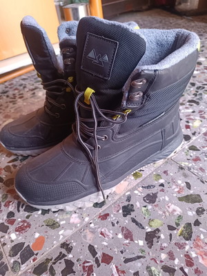 Snow boots new, size 44