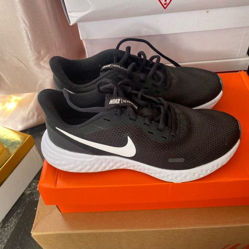 Nike running shoes like new, size 38, black