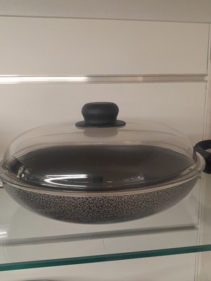 Gas Pan N28 with Pyrex Lid new