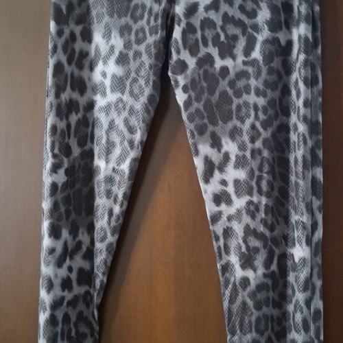 Lynne leggings with snake effect size S like new