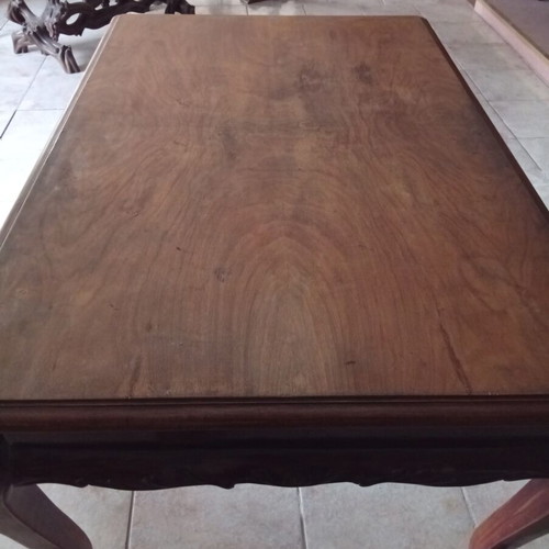 Leontos Antique Table in Like New Condition, Walnut Wood