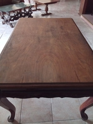 Leontos Antique Table in Like New Condition, Walnut Wood