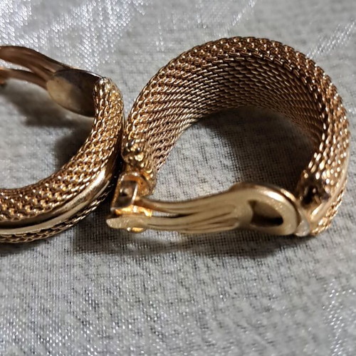 Vintage earrings from the 70s like new, gold-colored