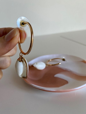 Mango shell hoop earrings used