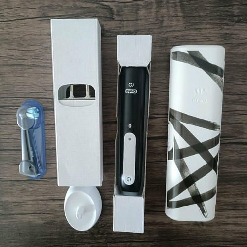 Oral B IO Series 4 καινούργια με δώρο ανταλλακτικό και βάση φόρτισης
