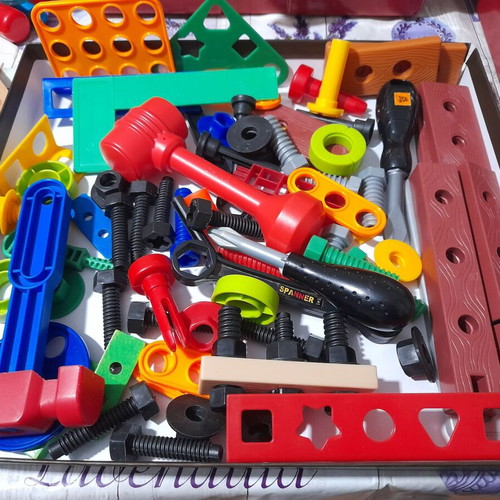 Children's tool set like new with 95 pcs and carrying case