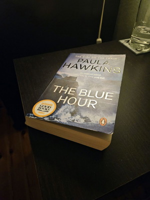 "The Blue Hour" της Paula Hawkins θρίλερ με μαλακό εξώφυλλο, αγγλική έκδοση