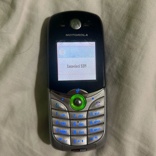 Motorola phone used, works well, no charger