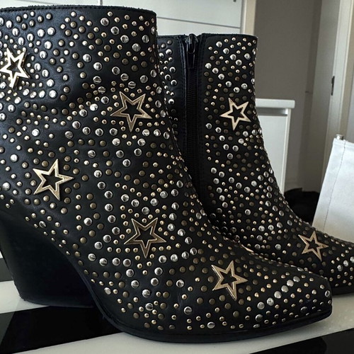 Jeffrey Campbell ankle boots like new, black, natural materials