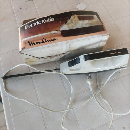 Electric knife used