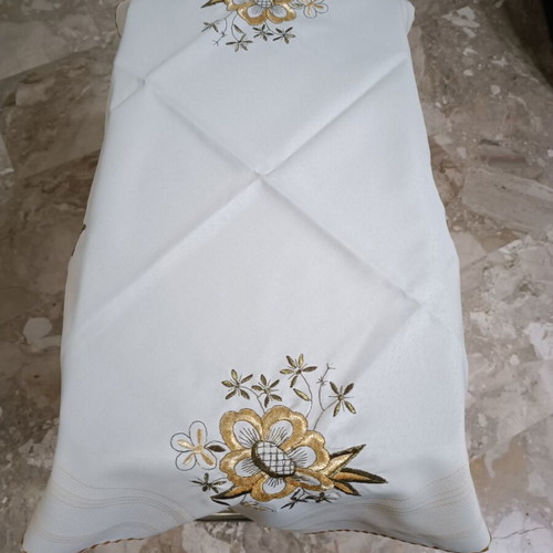 Machine Embroidery Tablecloth 70×70 cm like new