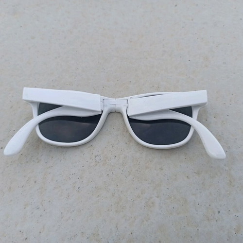 Foldable children's white sunglasses like new