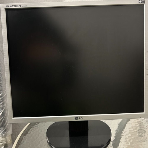 LG Flatron L1953S 19-inch monitor like new