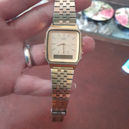 Vintage αντρικό ρολόι Casio μεταχειρισμένο με θήκη, χρυσο