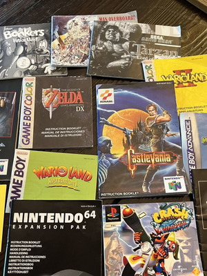 Винтидж колекция с ръководства за Nintendo, PS1 и Sega Game Gear употребявани