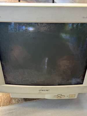 Sony Trinitron CPD-110EST 15" CRT display for spare parts or repair