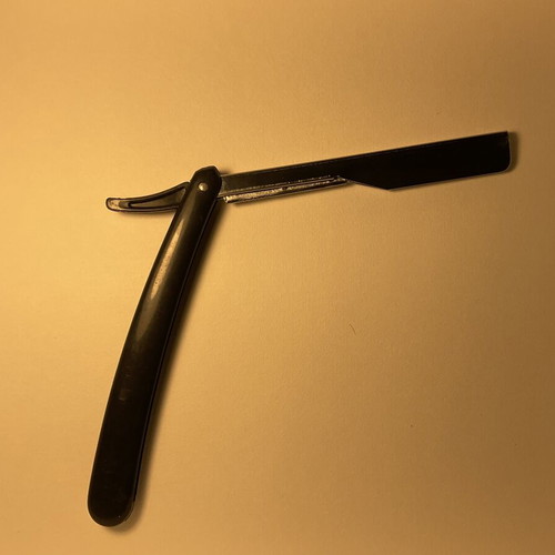 Eurostyle Straight Razor with Plastic Handle like new