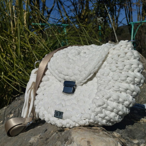 Knitted crossbody bag new, white with leather details